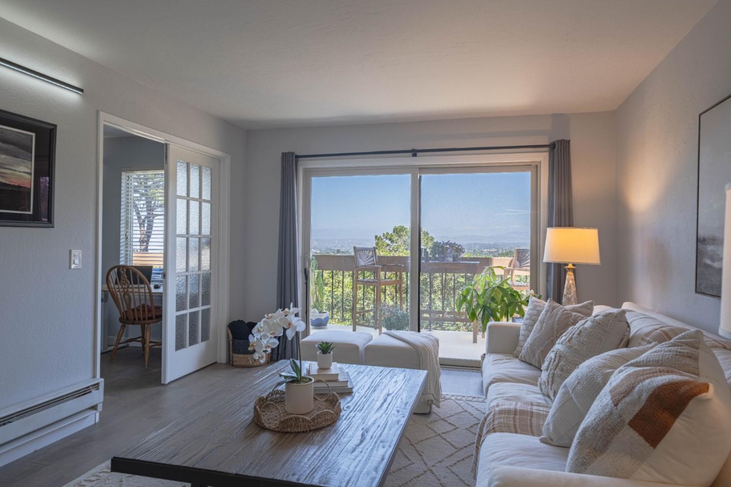 Detail Gallery Image 6 of 36 For 1105 Golden Oaks Ln, Monterey,  CA 93940 - 2 Beds | 2 Baths