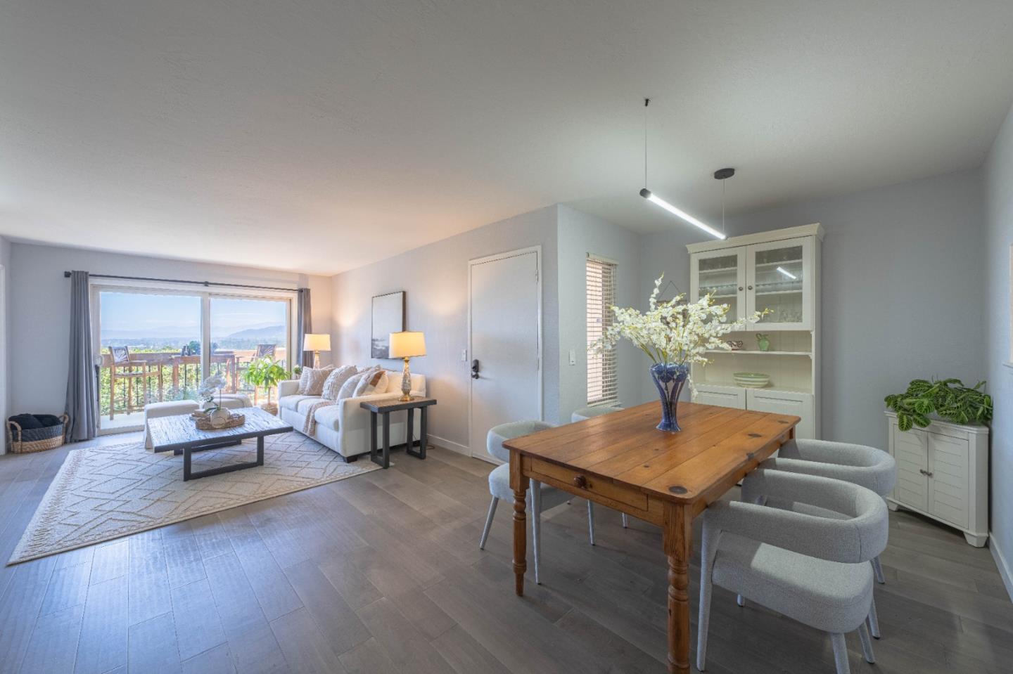Detail Gallery Image 8 of 36 For 1105 Golden Oaks Ln, Monterey,  CA 93940 - 2 Beds | 2 Baths