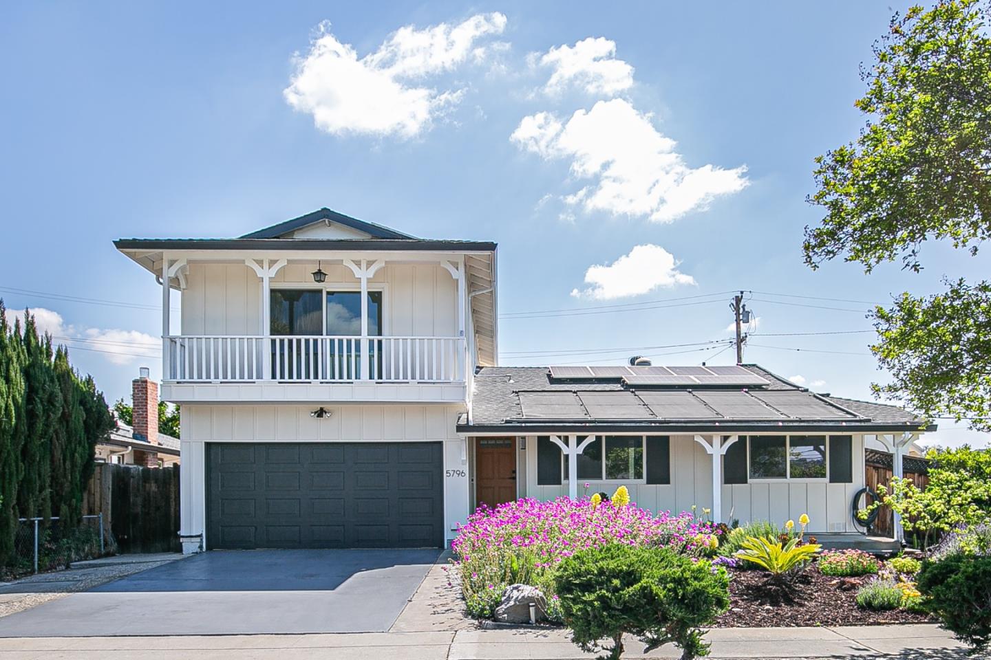 Detail Gallery Image 1 of 32 For 5796 Arapaho Dr, San Jose,  CA 95123 - 4 Beds | 2/1 Baths