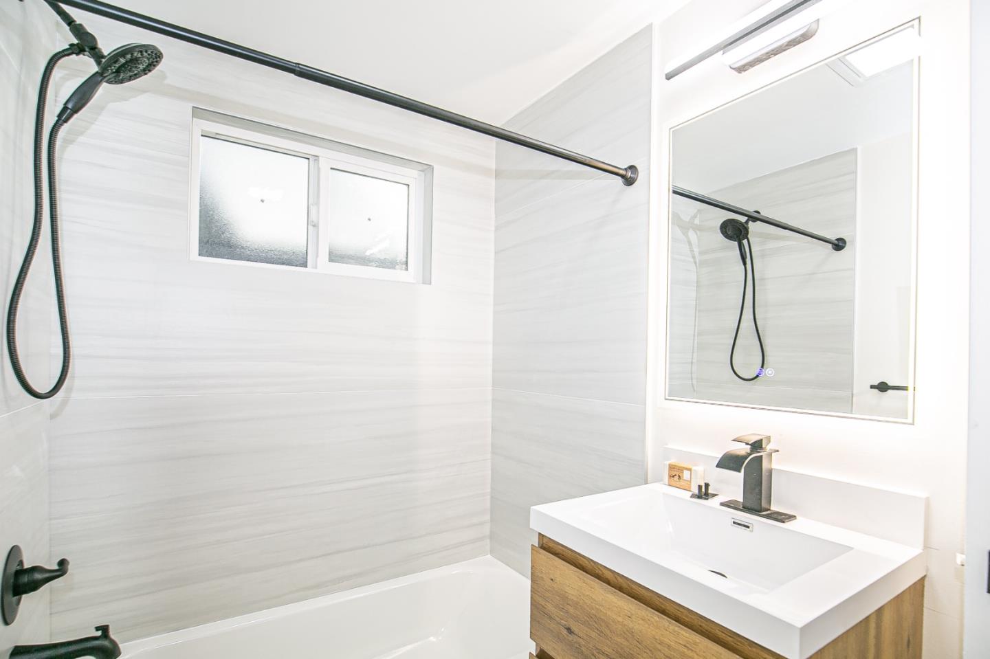 Detail Gallery Image 14 of 32 For 5796 Arapaho Dr, San Jose,  CA 95123 - 4 Beds | 2/1 Baths