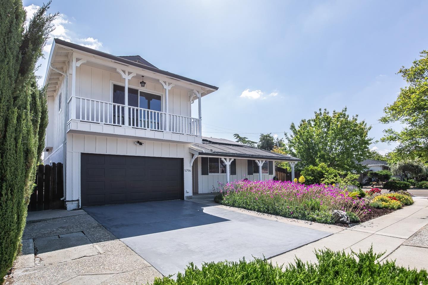 Detail Gallery Image 2 of 32 For 5796 Arapaho Dr, San Jose,  CA 95123 - 4 Beds | 2/1 Baths