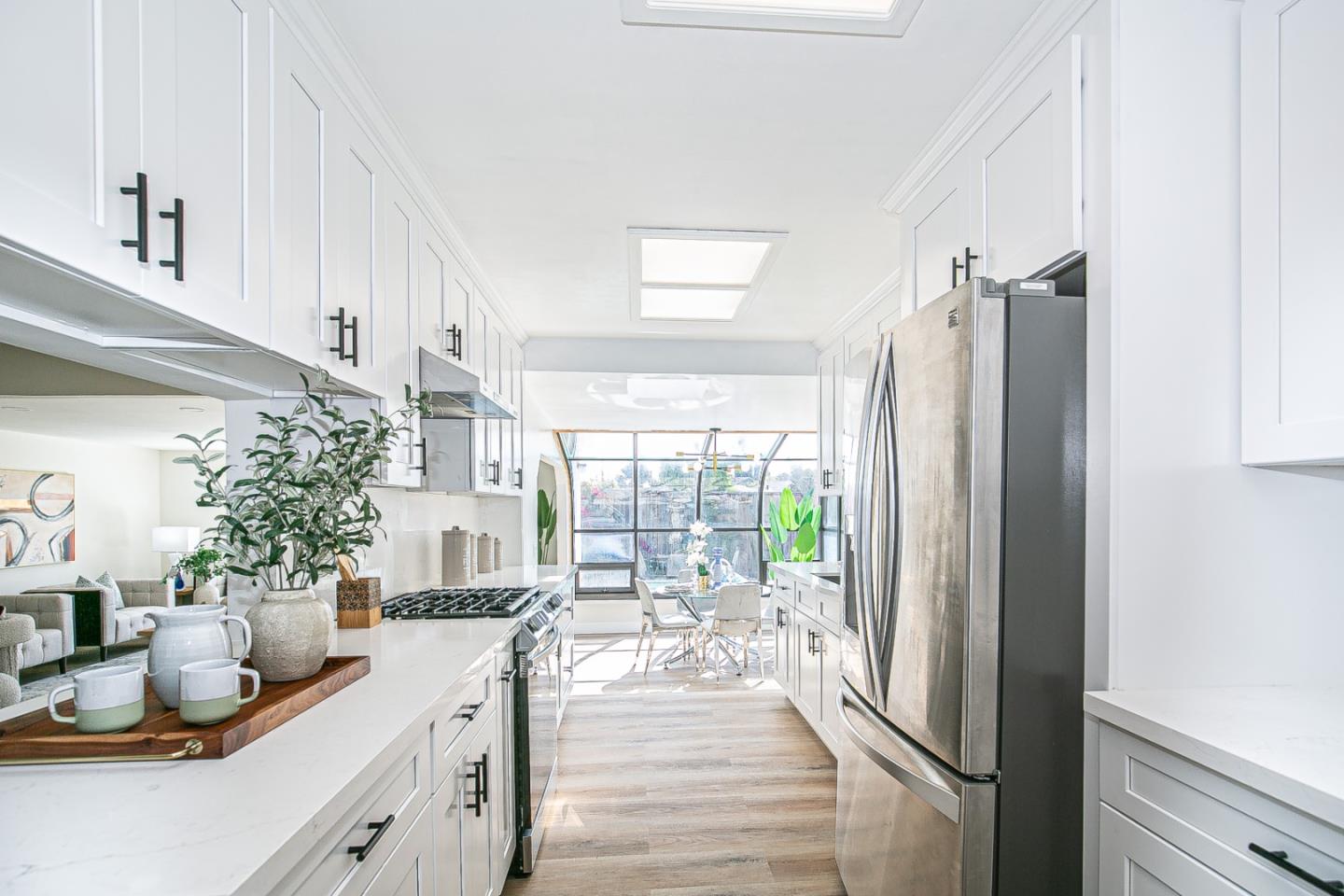 Detail Gallery Image 5 of 32 For 5796 Arapaho Dr, San Jose,  CA 95123 - 4 Beds | 2/1 Baths