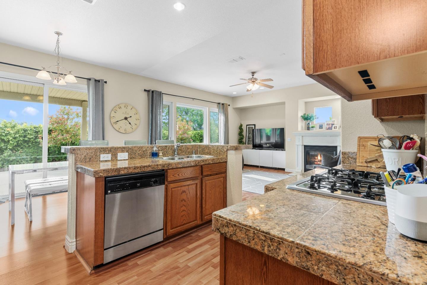 Detail Gallery Image 15 of 44 For 505 Porter Ct, Folsom,  CA 95630 - 3 Beds | 2 Baths