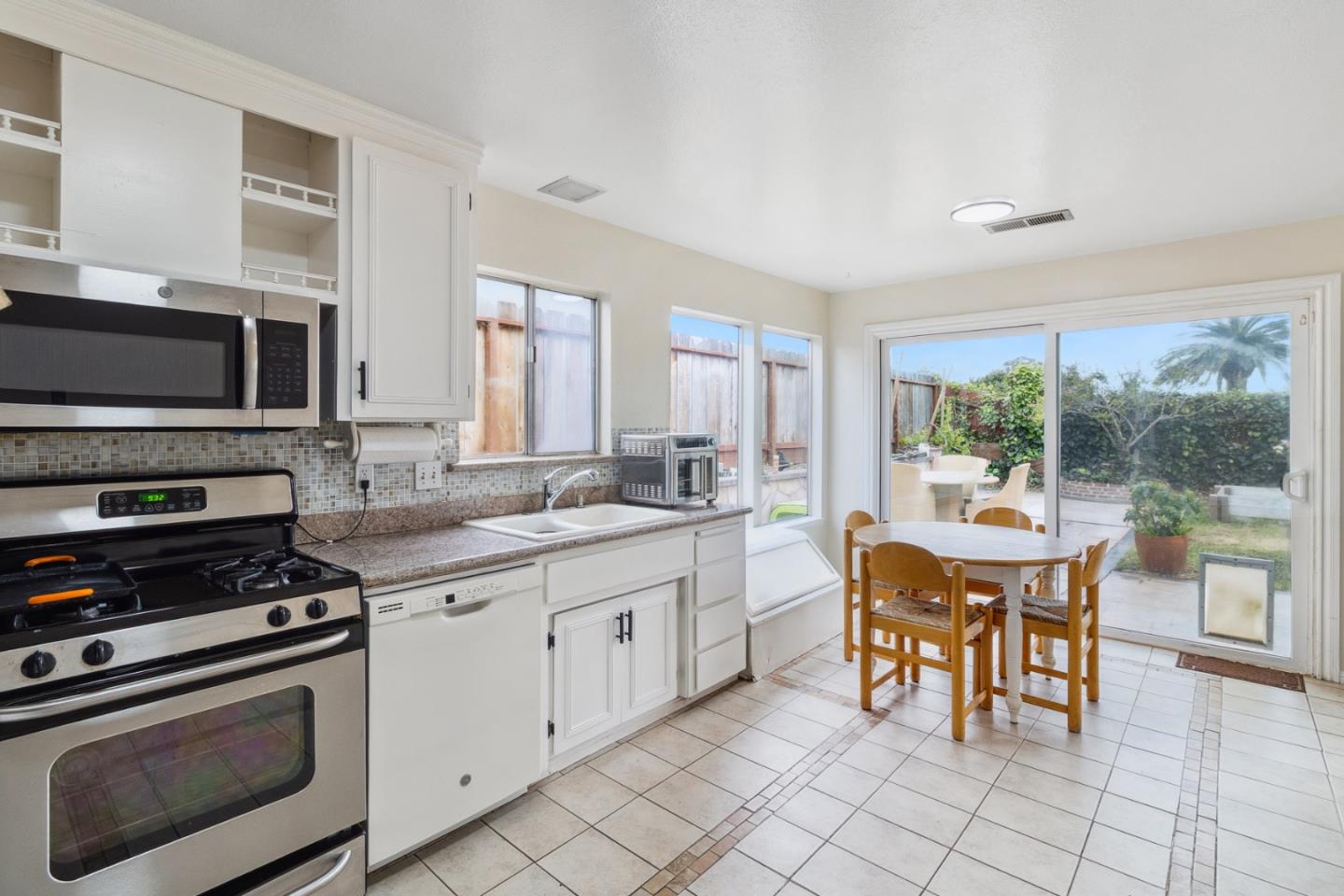 Detail Gallery Image 11 of 25 For 13047 Arthur St, Salinas,  CA 93906 - 3 Beds | 2 Baths