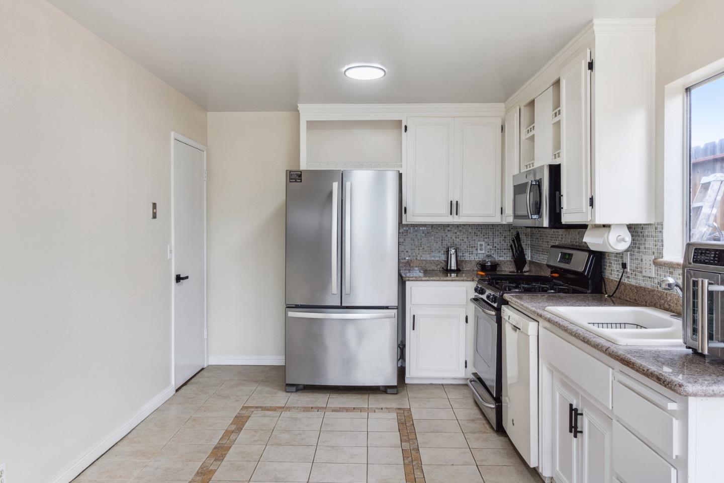 Detail Gallery Image 12 of 25 For 13047 Arthur St, Salinas,  CA 93906 - 3 Beds | 2 Baths
