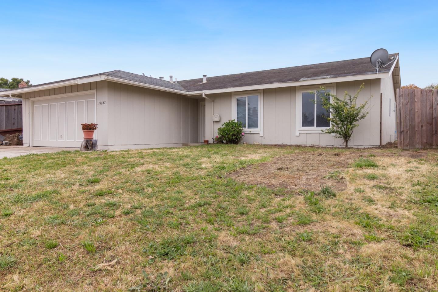 Detail Gallery Image 3 of 25 For 13047 Arthur St, Salinas,  CA 93906 - 3 Beds | 2 Baths