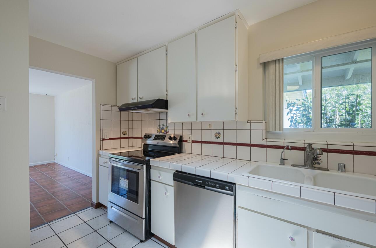 Detail Gallery Image 11 of 35 For 658 Los Coches Ave, Salinas,  CA 93906 - 3 Beds | 2 Baths