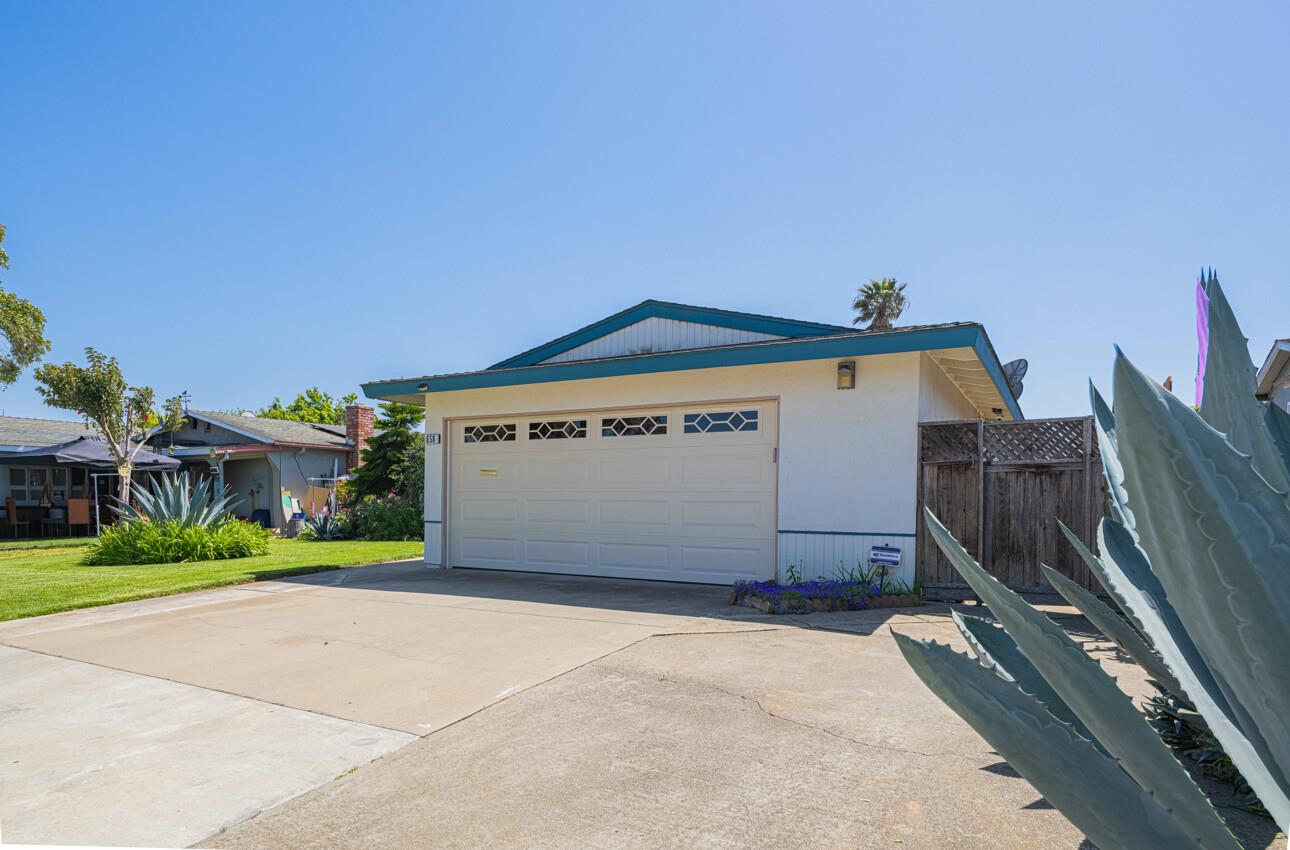 Detail Gallery Image 2 of 35 For 658 Los Coches Ave, Salinas,  CA 93906 - 3 Beds | 2 Baths