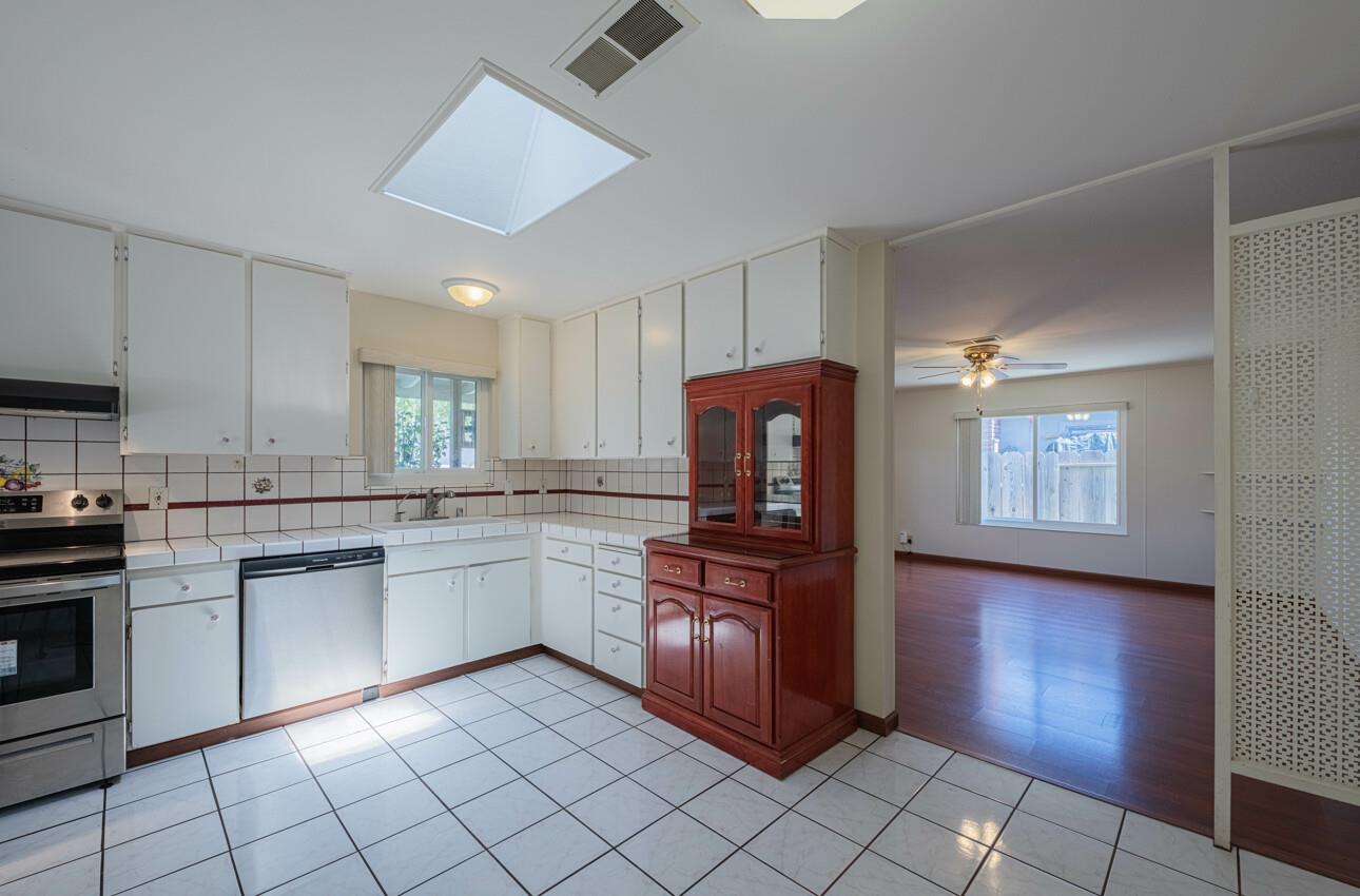 Detail Gallery Image 8 of 35 For 658 Los Coches Ave, Salinas,  CA 93906 - 3 Beds | 2 Baths