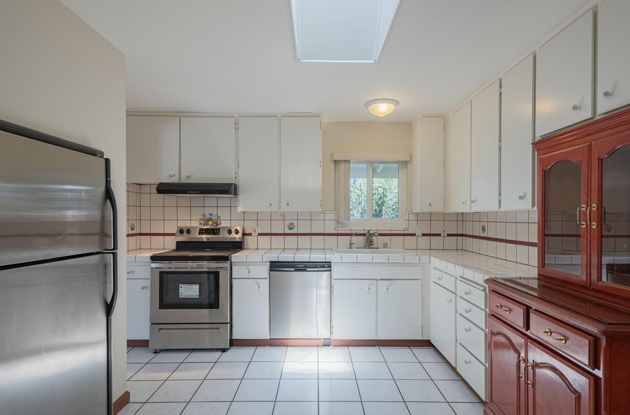 Detail Gallery Image 9 of 35 For 658 Los Coches Ave, Salinas,  CA 93906 - 3 Beds | 2 Baths