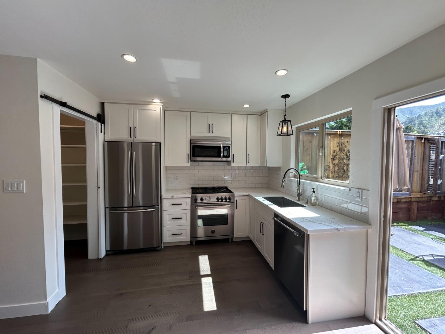 Detail Gallery Image 10 of 40 For 1231 Oddstad Blvd, Pacifica,  CA 94044 - 2 Beds | 1/1 Baths