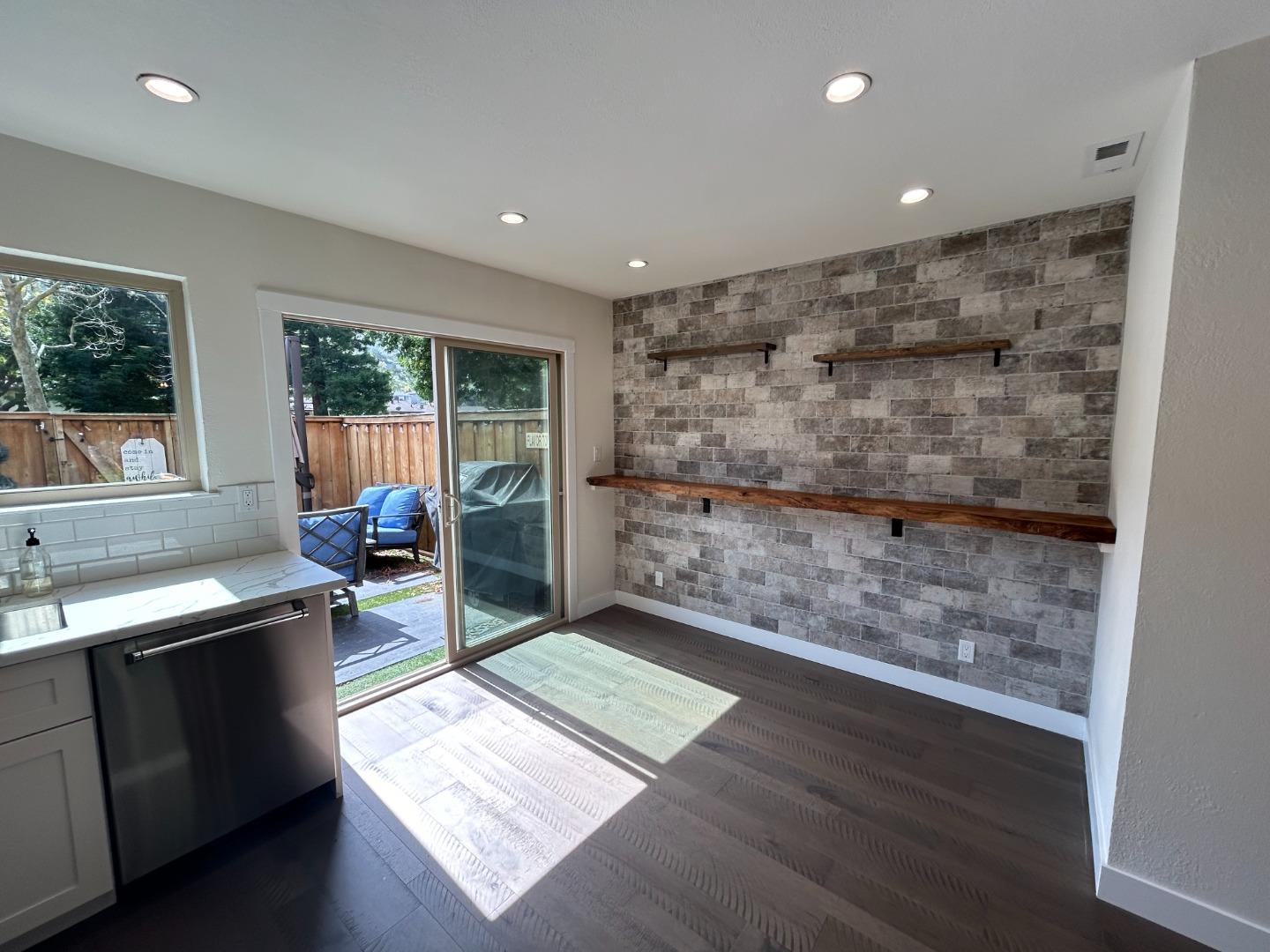 Detail Gallery Image 12 of 40 For 1231 Oddstad Blvd, Pacifica,  CA 94044 - 2 Beds | 1/1 Baths