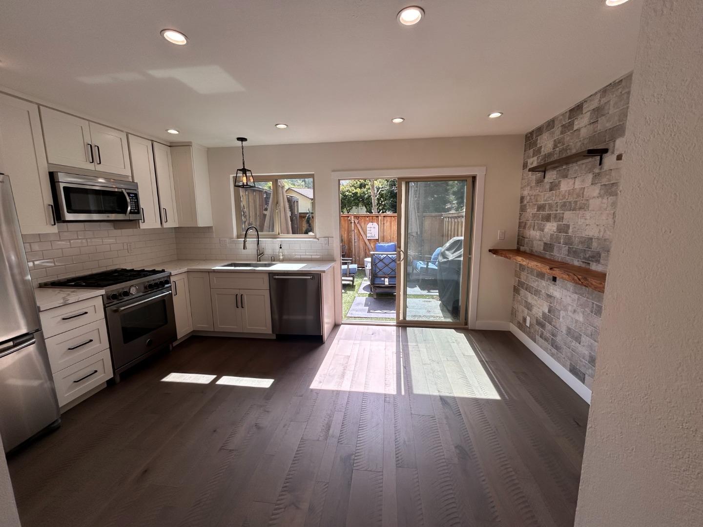 Detail Gallery Image 9 of 40 For 1231 Oddstad Blvd, Pacifica,  CA 94044 - 2 Beds | 1/1 Baths