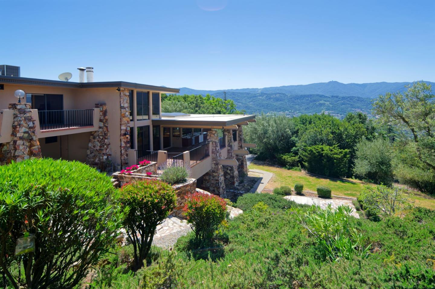 Detail Gallery Image 79 of 95 For 20753 Scenic Vista Dr, San Jose,  CA 95120 - 5 Beds | 4/1 Baths