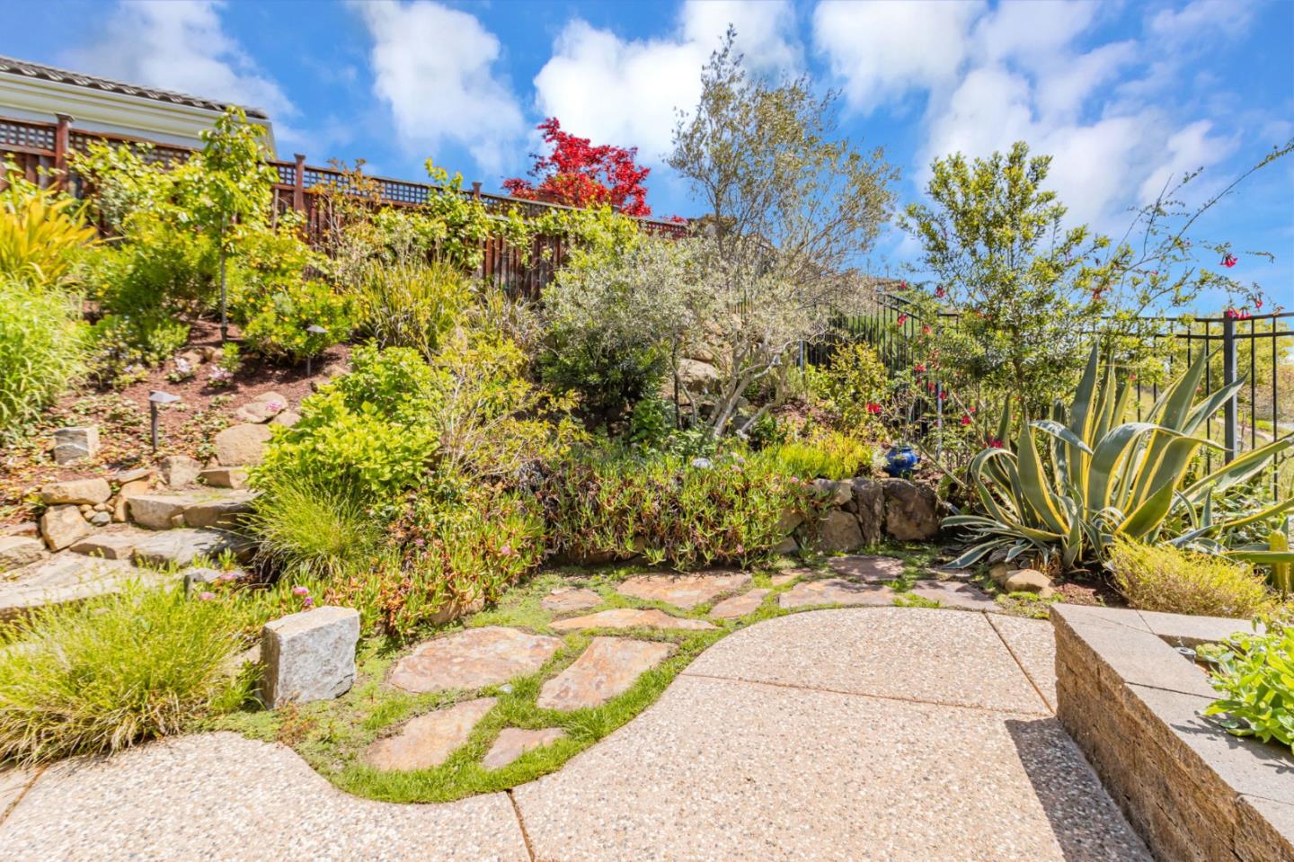Detail Gallery Image 75 of 93 For 7 Stonebrae Rd, Hayward,  CA 94542 - 4 Beds | 4/1 Baths