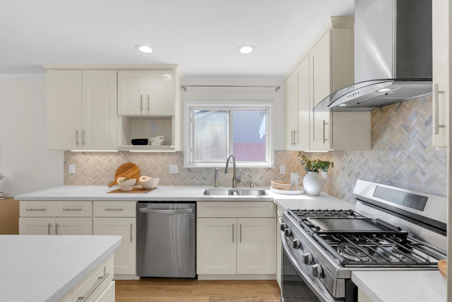Detail Gallery Image 16 of 53 For 550 Calero Ave, San Jose,  CA 95123 - 3 Beds | 2 Baths