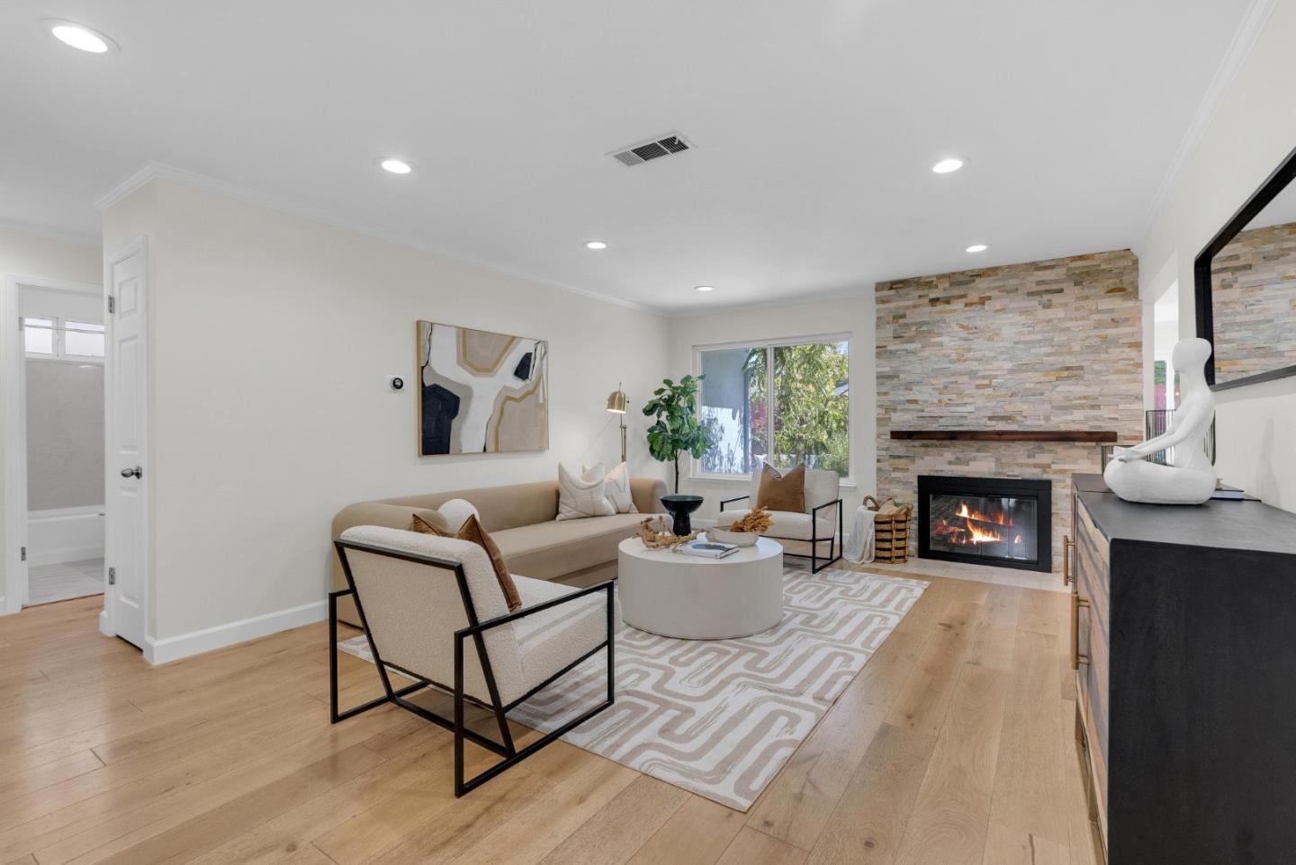 Detail Gallery Image 3 of 53 For 550 Calero Ave, San Jose,  CA 95123 - 3 Beds | 2 Baths