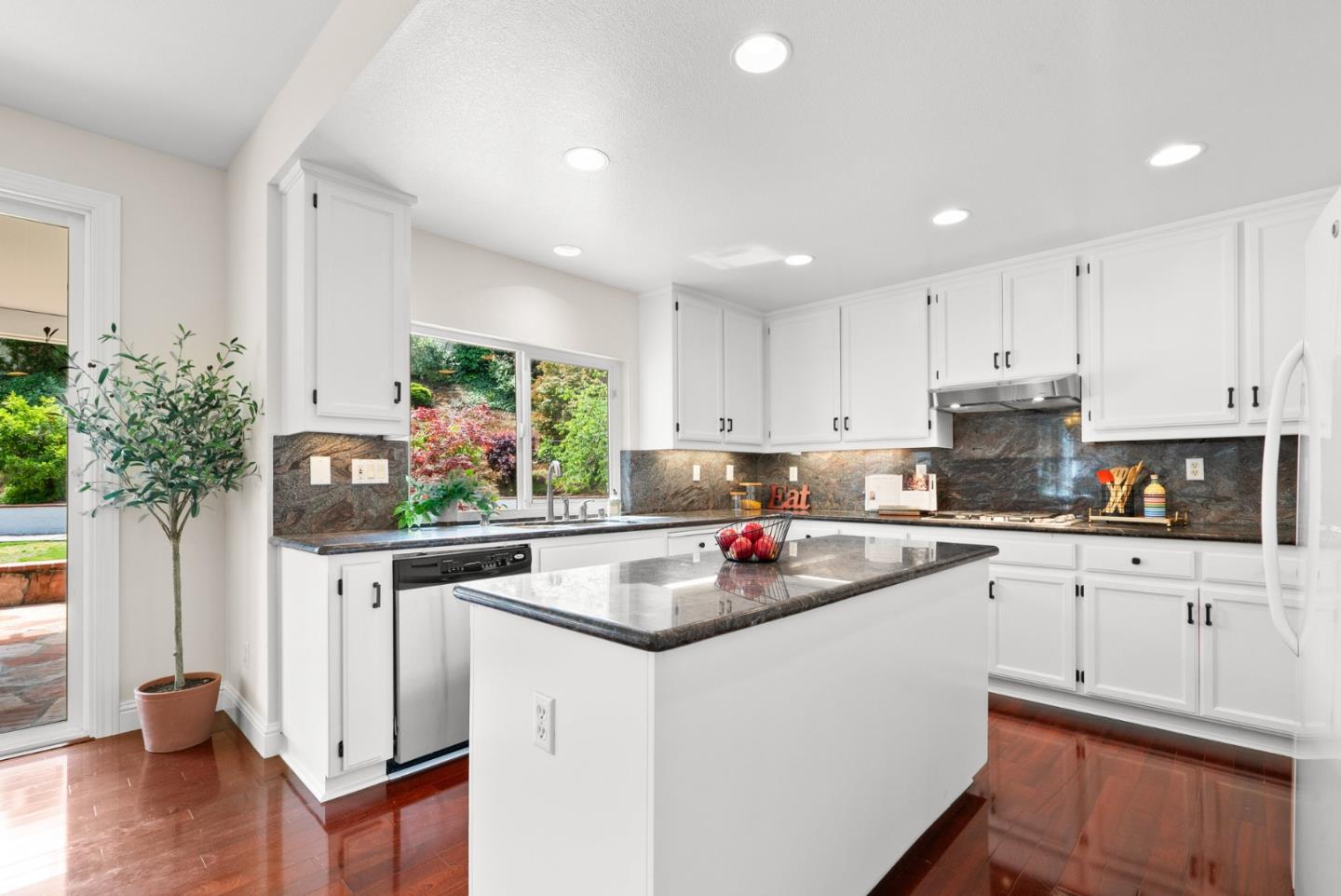 Detail Gallery Image 20 of 60 For 4627 Pacific Rim Way, San Jose,  CA 95121 - 5 Beds | 3 Baths
