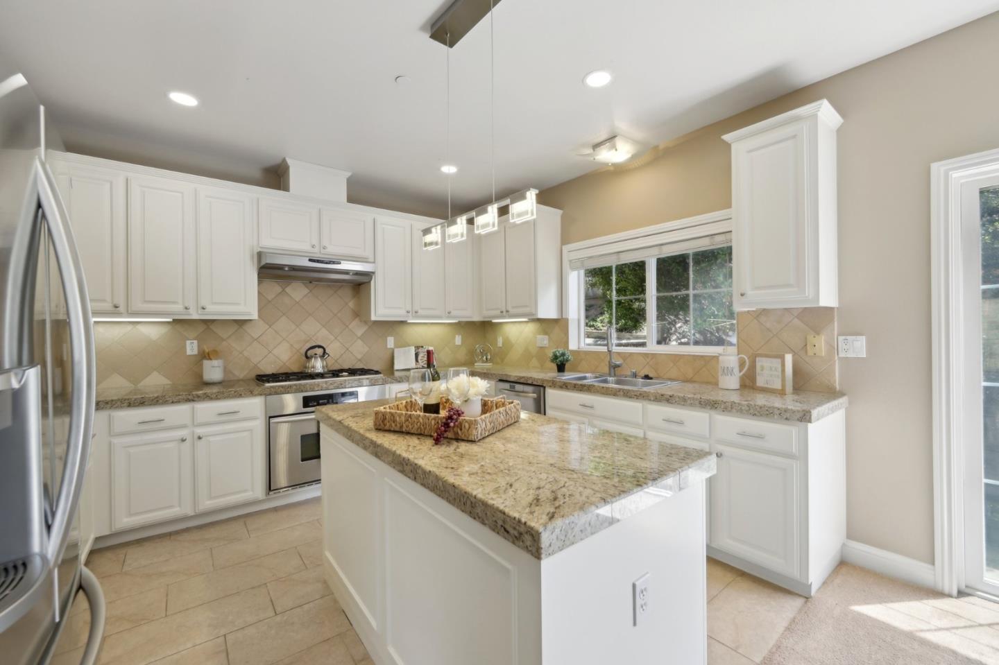 Detail Gallery Image 18 of 57 For 811 La Montagne Pl, South San Francisco,  CA 94080 - 3 Beds | 2/1 Baths