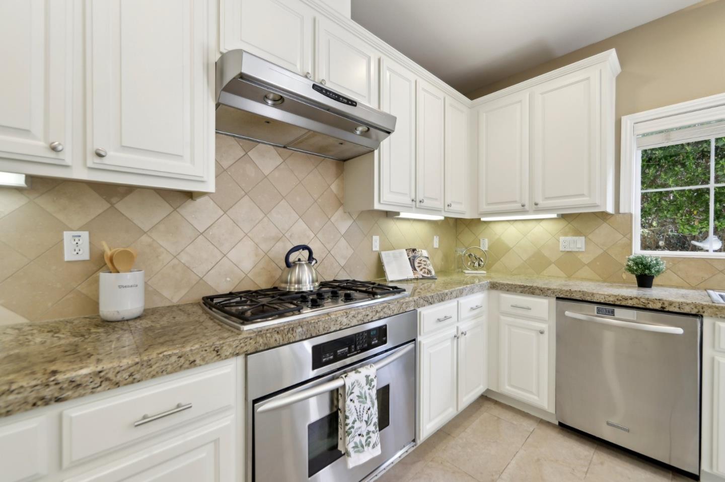 Detail Gallery Image 19 of 57 For 811 La Montagne Pl, South San Francisco,  CA 94080 - 3 Beds | 2/1 Baths