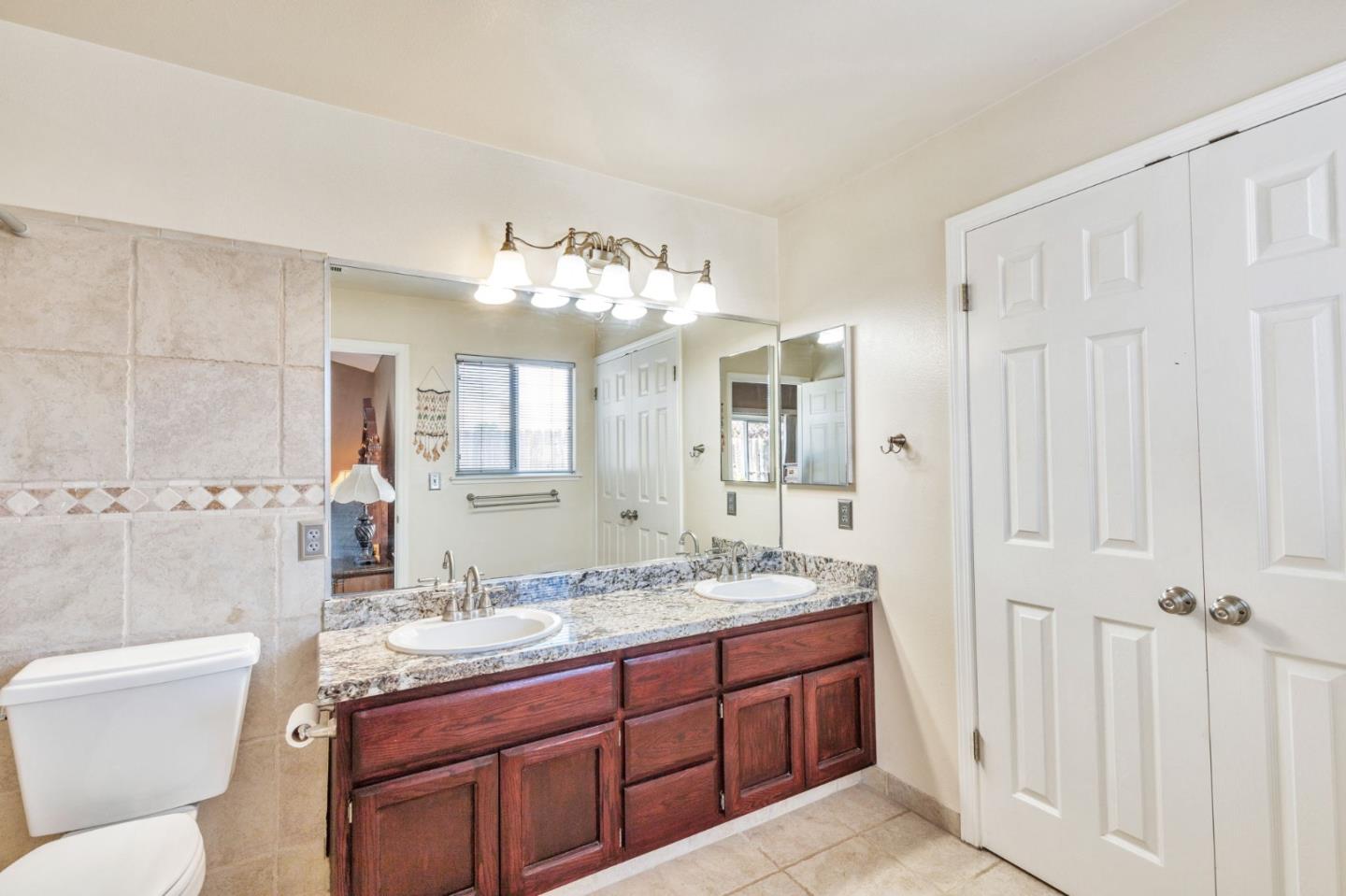 Detail Gallery Image 10 of 21 For 161 Amber Ct, Hollister,  CA 95023 - 3 Beds | 2 Baths