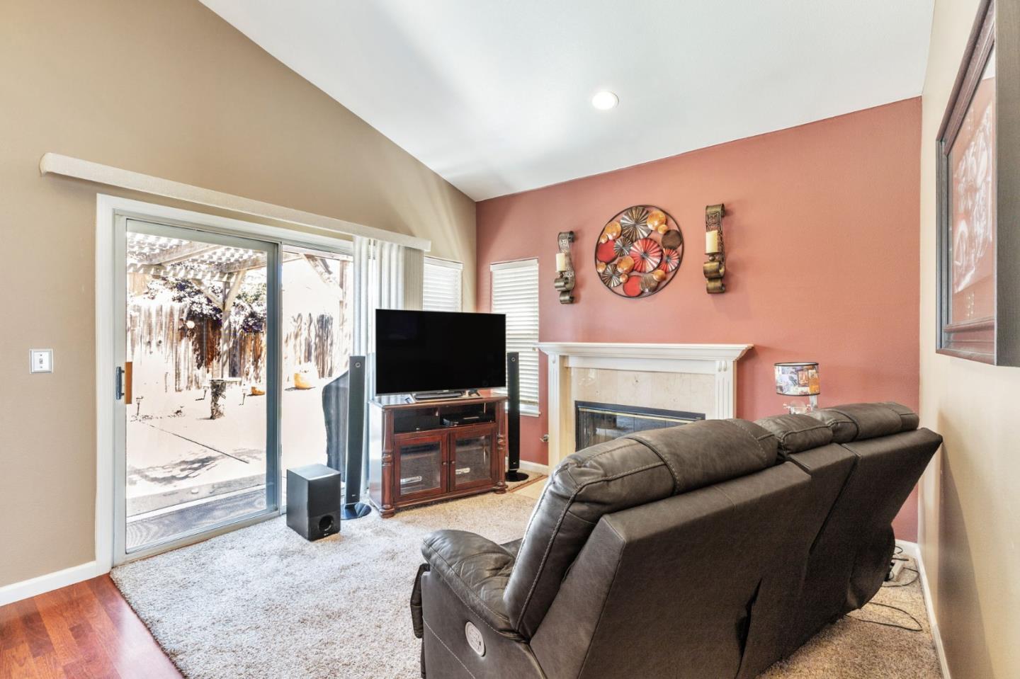 Detail Gallery Image 4 of 21 For 161 Amber Ct, Hollister,  CA 95023 - 3 Beds | 2 Baths