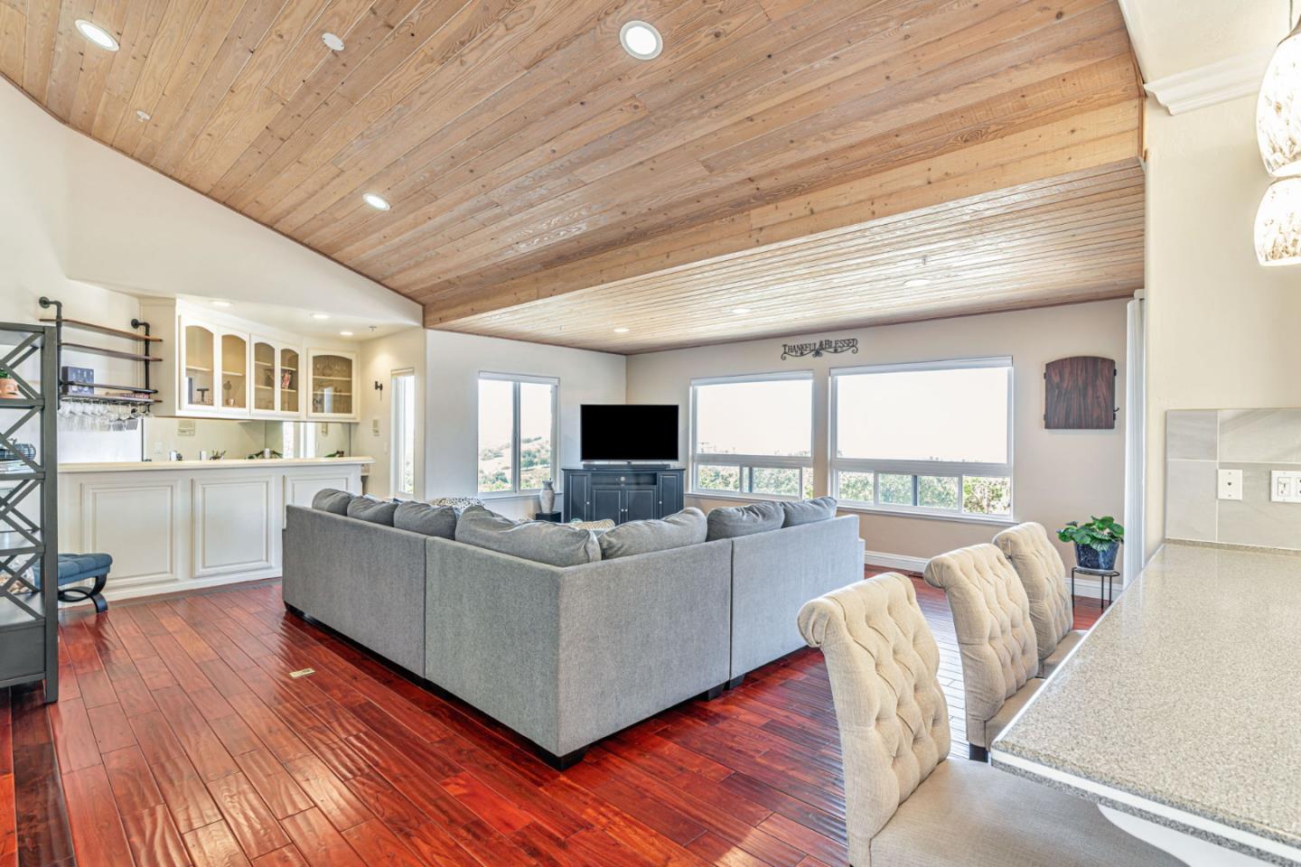 Detail Gallery Image 11 of 67 For 25061 Hidden Mesa Ct, Monterey,  CA 93940 - 4 Beds | 3/1 Baths