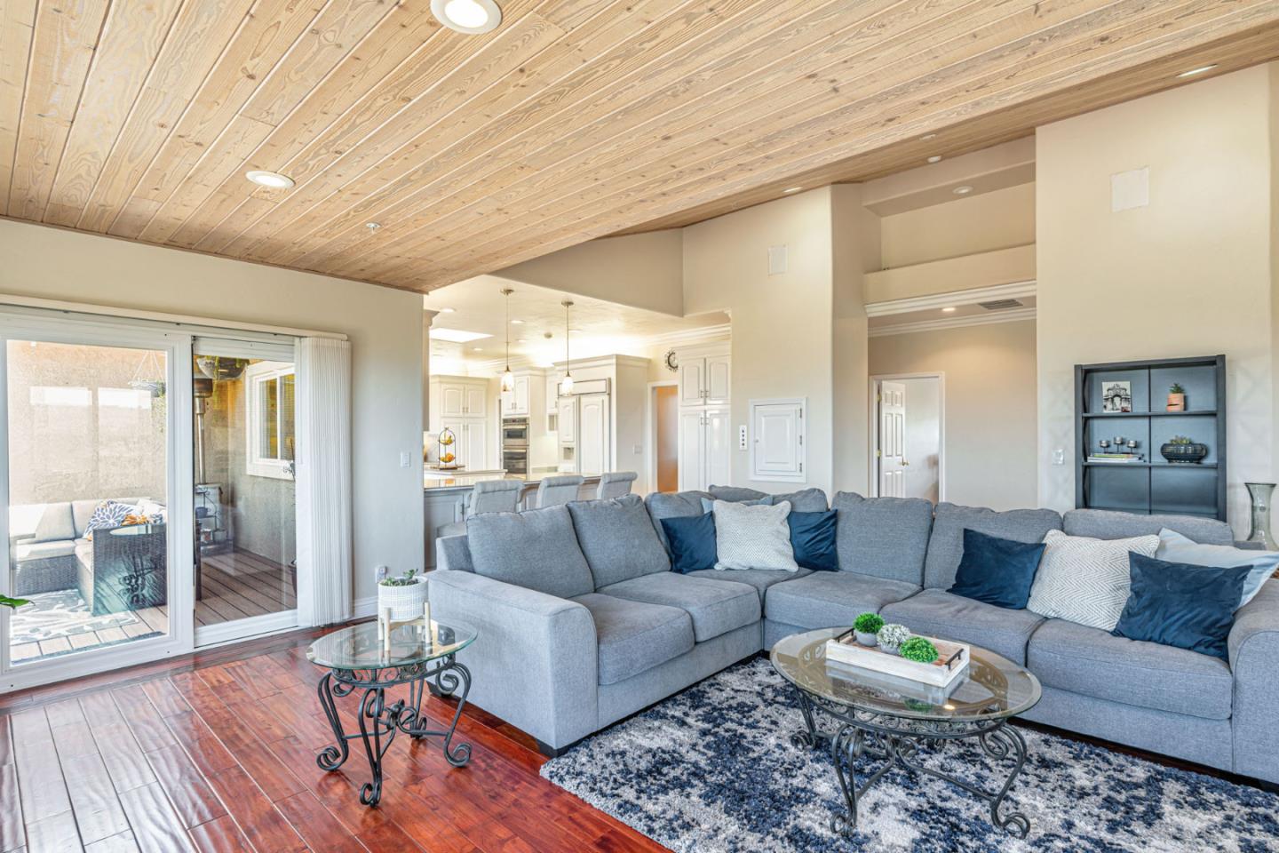 Detail Gallery Image 13 of 67 For 25061 Hidden Mesa Ct, Monterey,  CA 93940 - 4 Beds | 3/1 Baths