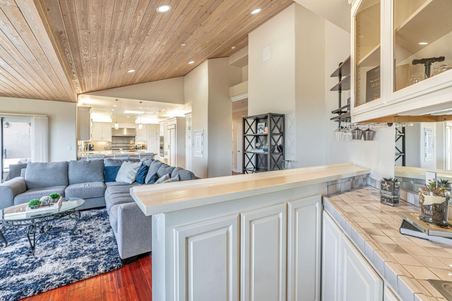 Detail Gallery Image 15 of 67 For 25061 Hidden Mesa Ct, Monterey,  CA 93940 - 4 Beds | 3/1 Baths