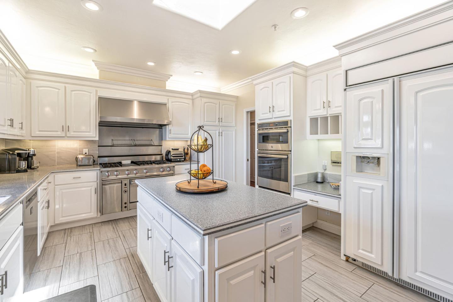 Detail Gallery Image 19 of 67 For 25061 Hidden Mesa Ct, Monterey,  CA 93940 - 4 Beds | 3/1 Baths