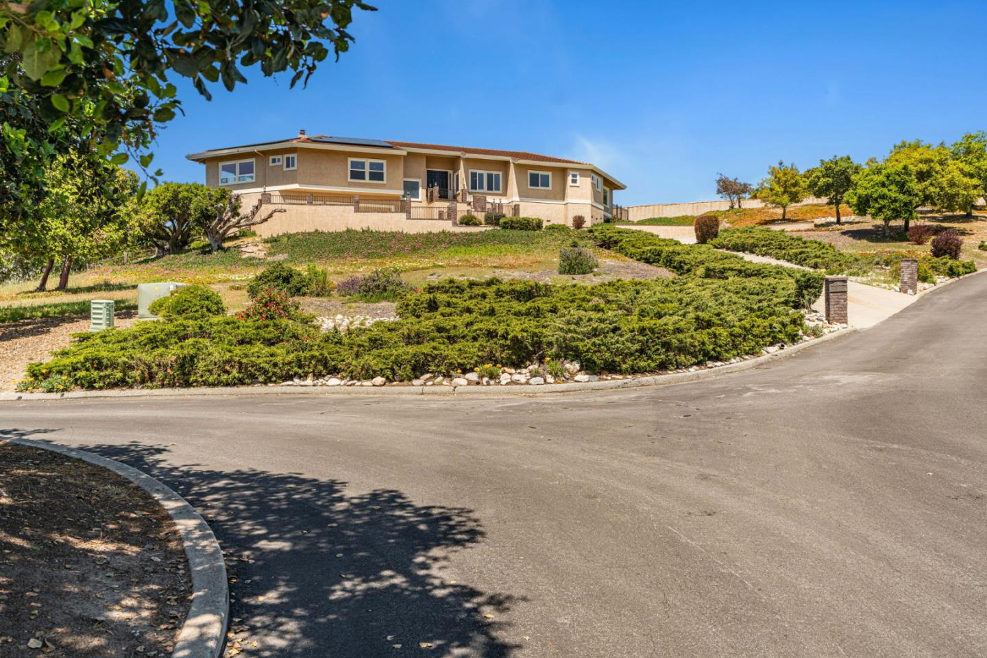 Detail Gallery Image 2 of 67 For 25061 Hidden Mesa Ct, Monterey,  CA 93940 - 4 Beds | 3/1 Baths