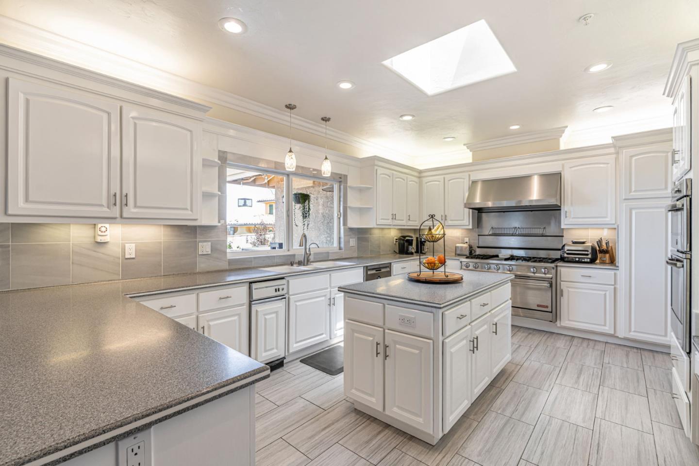Detail Gallery Image 20 of 67 For 25061 Hidden Mesa Ct, Monterey,  CA 93940 - 4 Beds | 3/1 Baths