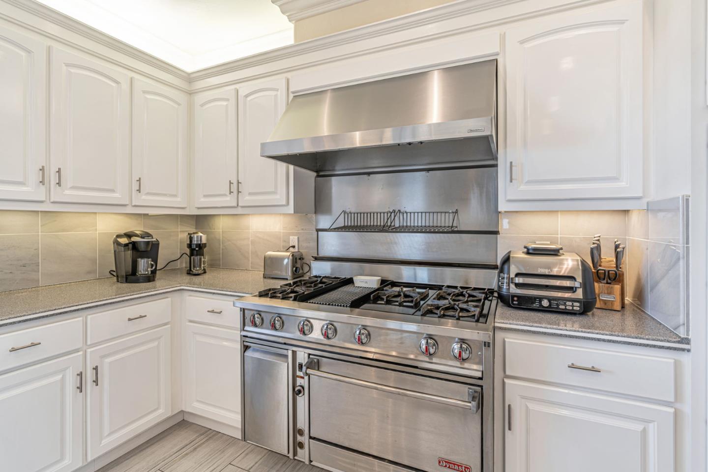 Detail Gallery Image 21 of 67 For 25061 Hidden Mesa Ct, Monterey,  CA 93940 - 4 Beds | 3/1 Baths