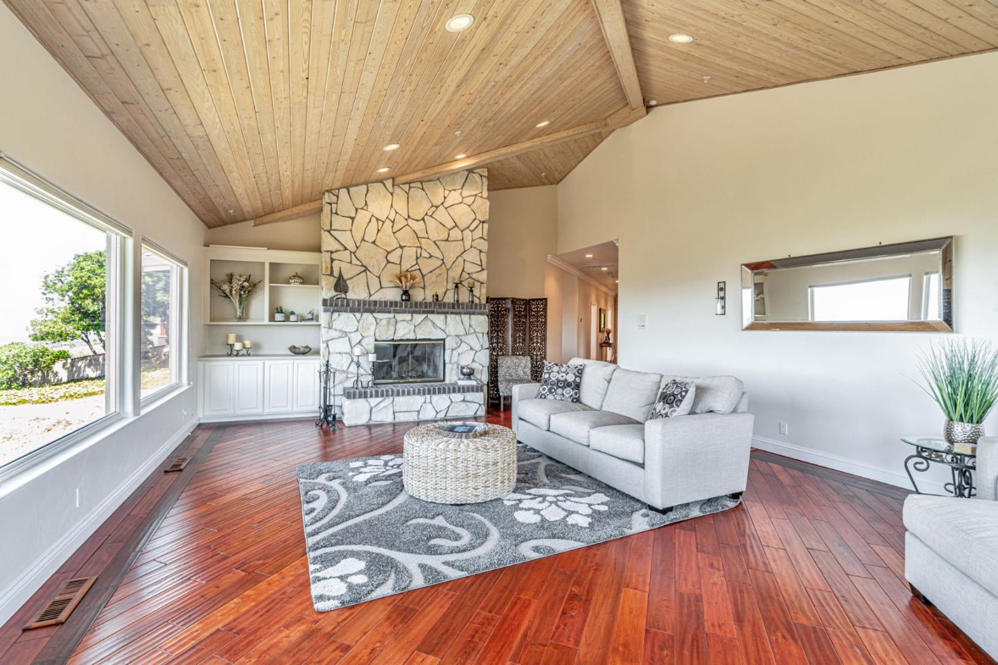Detail Gallery Image 27 of 67 For 25061 Hidden Mesa Ct, Monterey,  CA 93940 - 4 Beds | 3/1 Baths