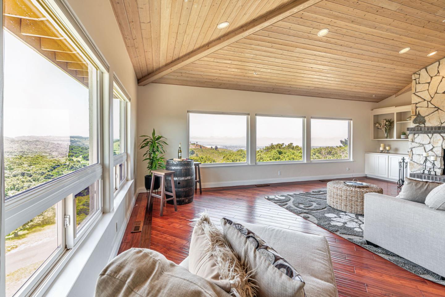 Detail Gallery Image 28 of 67 For 25061 Hidden Mesa Ct, Monterey,  CA 93940 - 4 Beds | 3/1 Baths