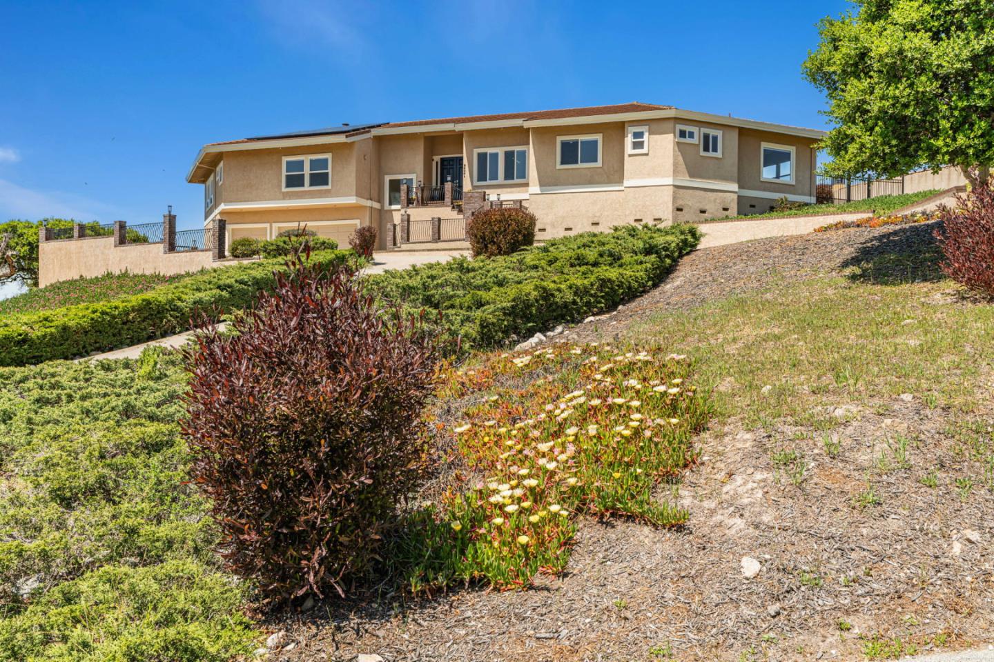 Detail Gallery Image 3 of 67 For 25061 Hidden Mesa Ct, Monterey,  CA 93940 - 4 Beds | 3/1 Baths