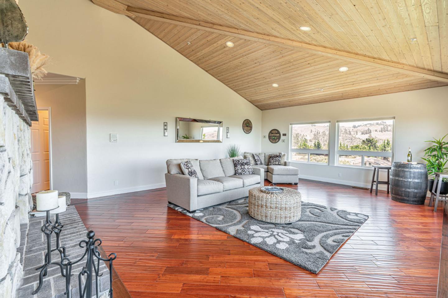 Detail Gallery Image 30 of 67 For 25061 Hidden Mesa Ct, Monterey,  CA 93940 - 4 Beds | 3/1 Baths