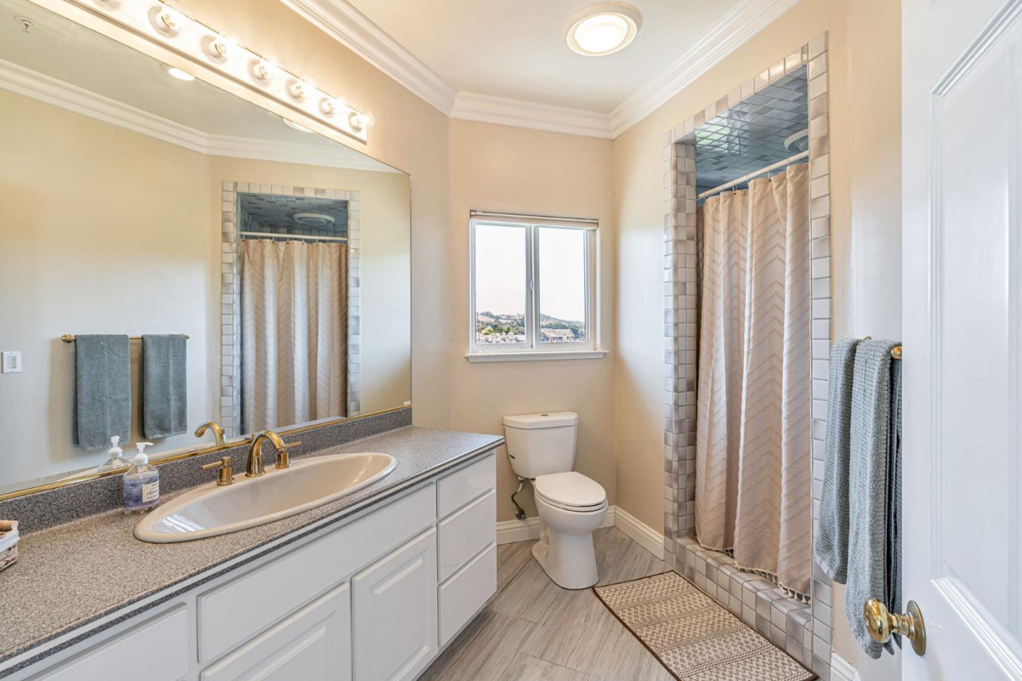 Detail Gallery Image 50 of 67 For 25061 Hidden Mesa Ct, Monterey,  CA 93940 - 4 Beds | 3/1 Baths