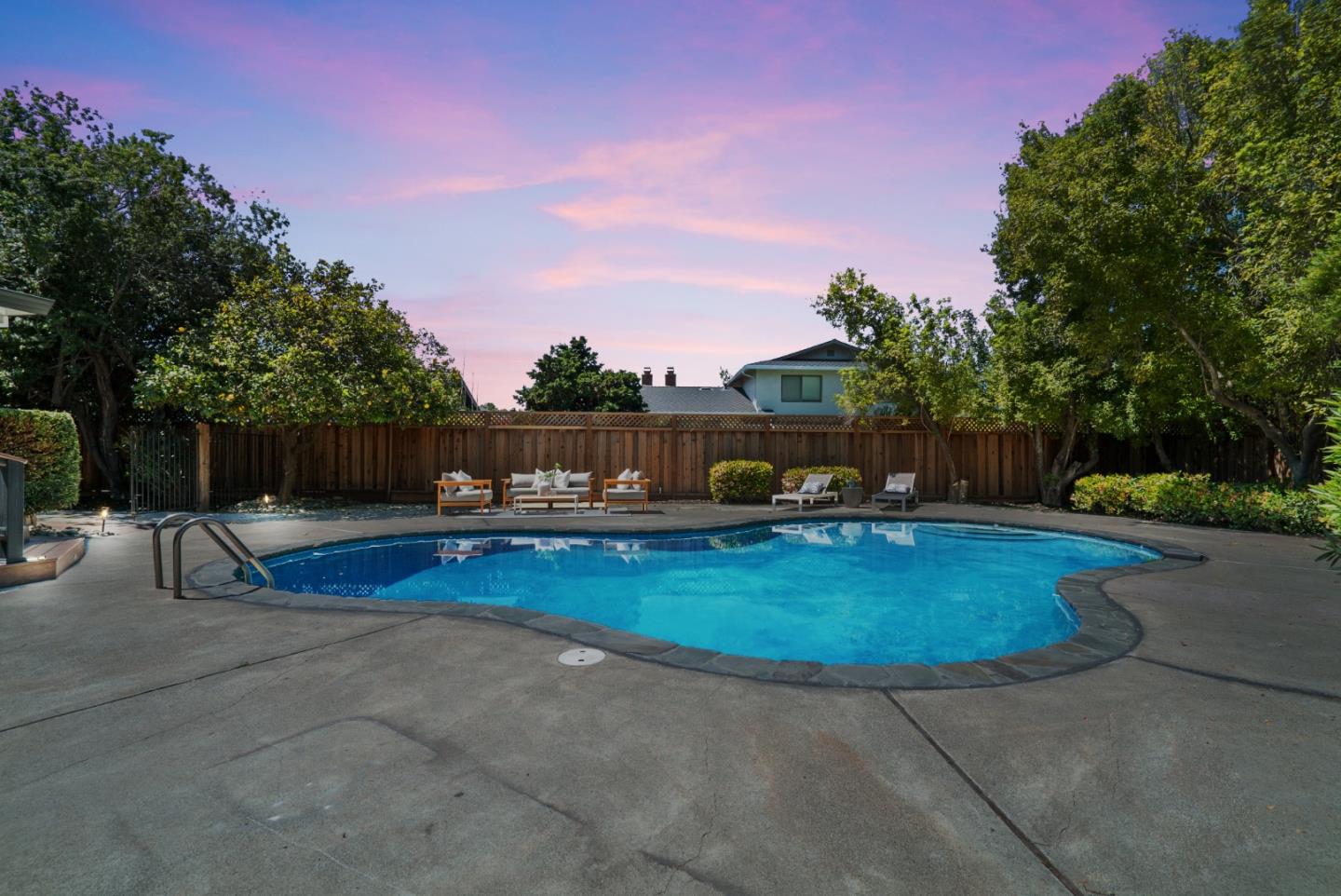 Detail Gallery Image 3 of 74 For 2325 Walden Sq, San Jose,  CA 95124 - 4 Beds | 3 Baths