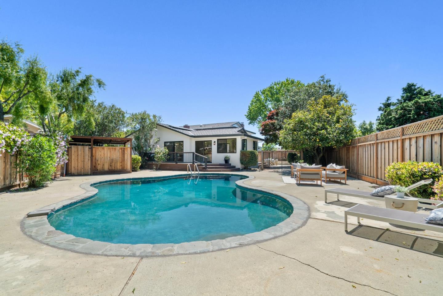 Detail Gallery Image 55 of 74 For 2325 Walden Sq, San Jose,  CA 95124 - 4 Beds | 3 Baths