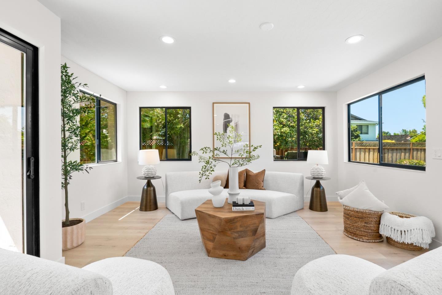 Detail Gallery Image 6 of 74 For 2325 Walden Sq, San Jose,  CA 95124 - 4 Beds | 3 Baths