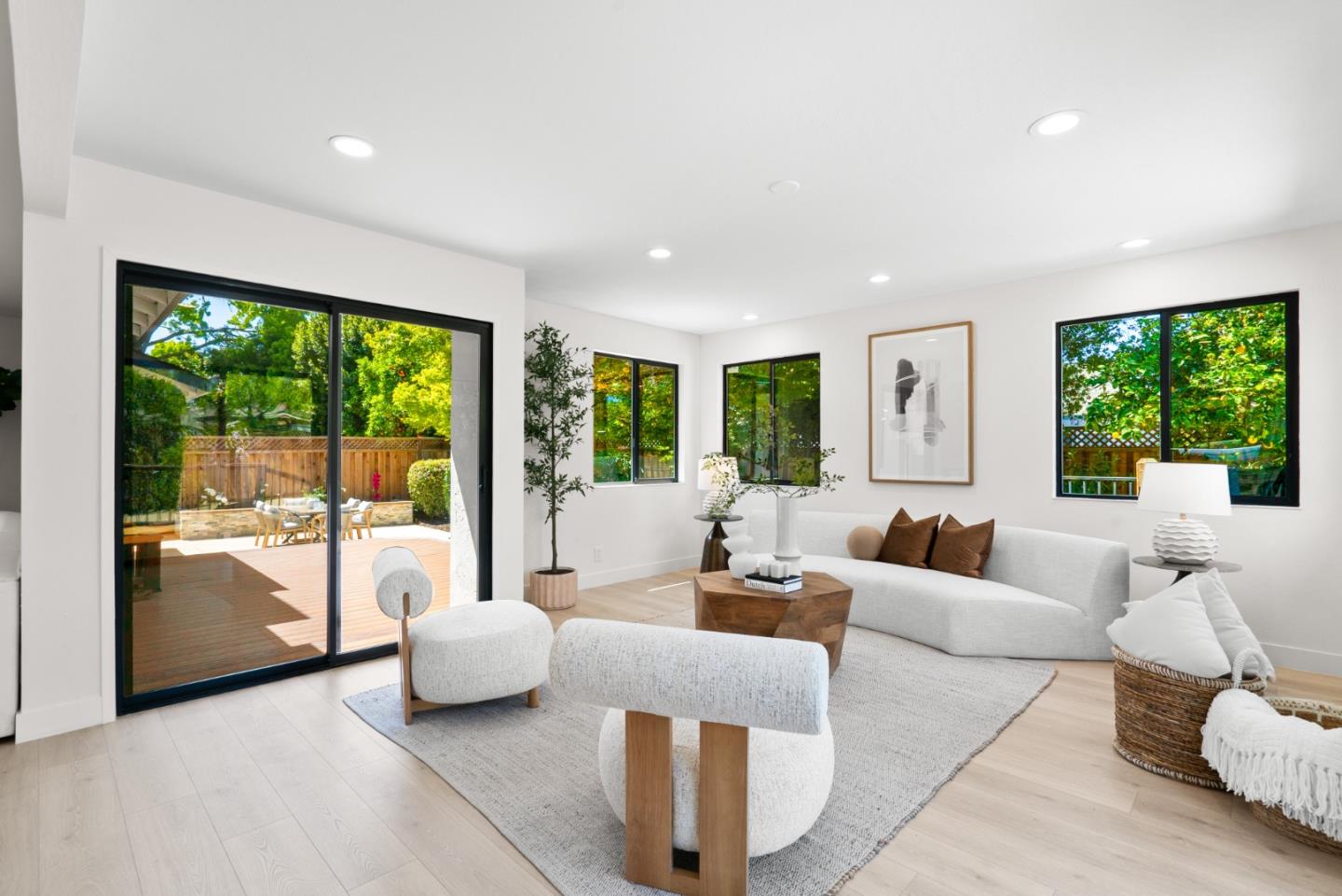 Detail Gallery Image 7 of 74 For 2325 Walden Sq, San Jose,  CA 95124 - 4 Beds | 3 Baths