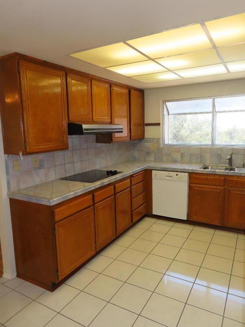 Detail Gallery Image 8 of 36 For 18725 Vasquez Ct, Salinas,  CA 93908 - 4 Beds | 2 Baths