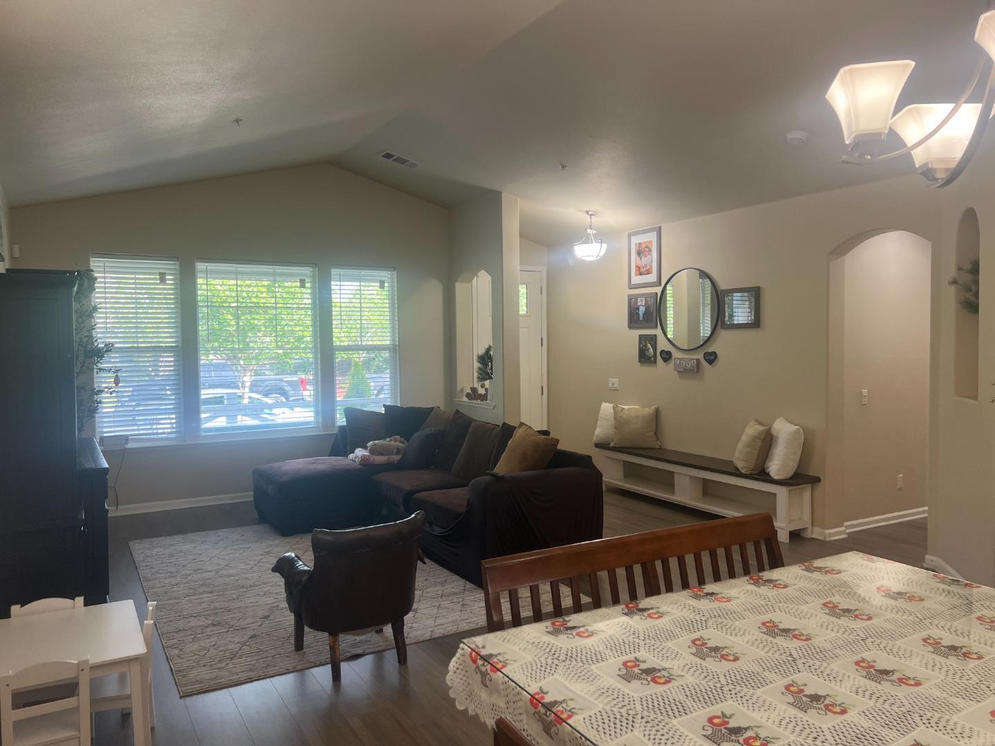 Detail Gallery Image 10 of 37 For 614 Brumwell St, King City,  CA 93930 - 4 Beds | 2 Baths