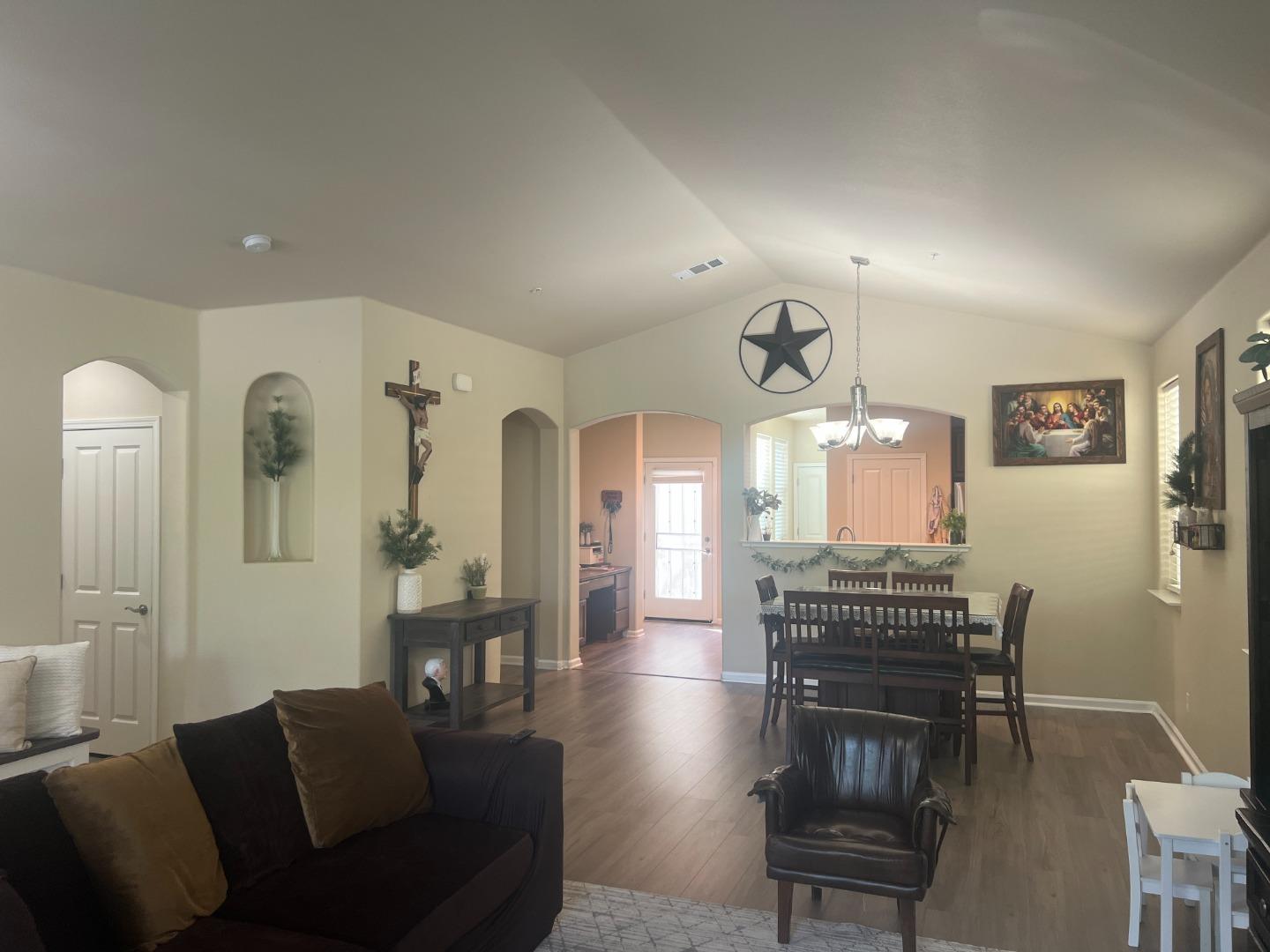 Detail Gallery Image 11 of 37 For 614 Brumwell St, King City,  CA 93930 - 4 Beds | 2 Baths