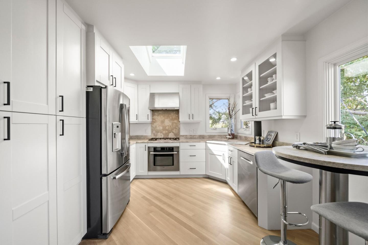 Detail Gallery Image 18 of 43 For 333 Georgetown Ave, San Mateo,  CA 94402 - 4 Beds | 3 Baths