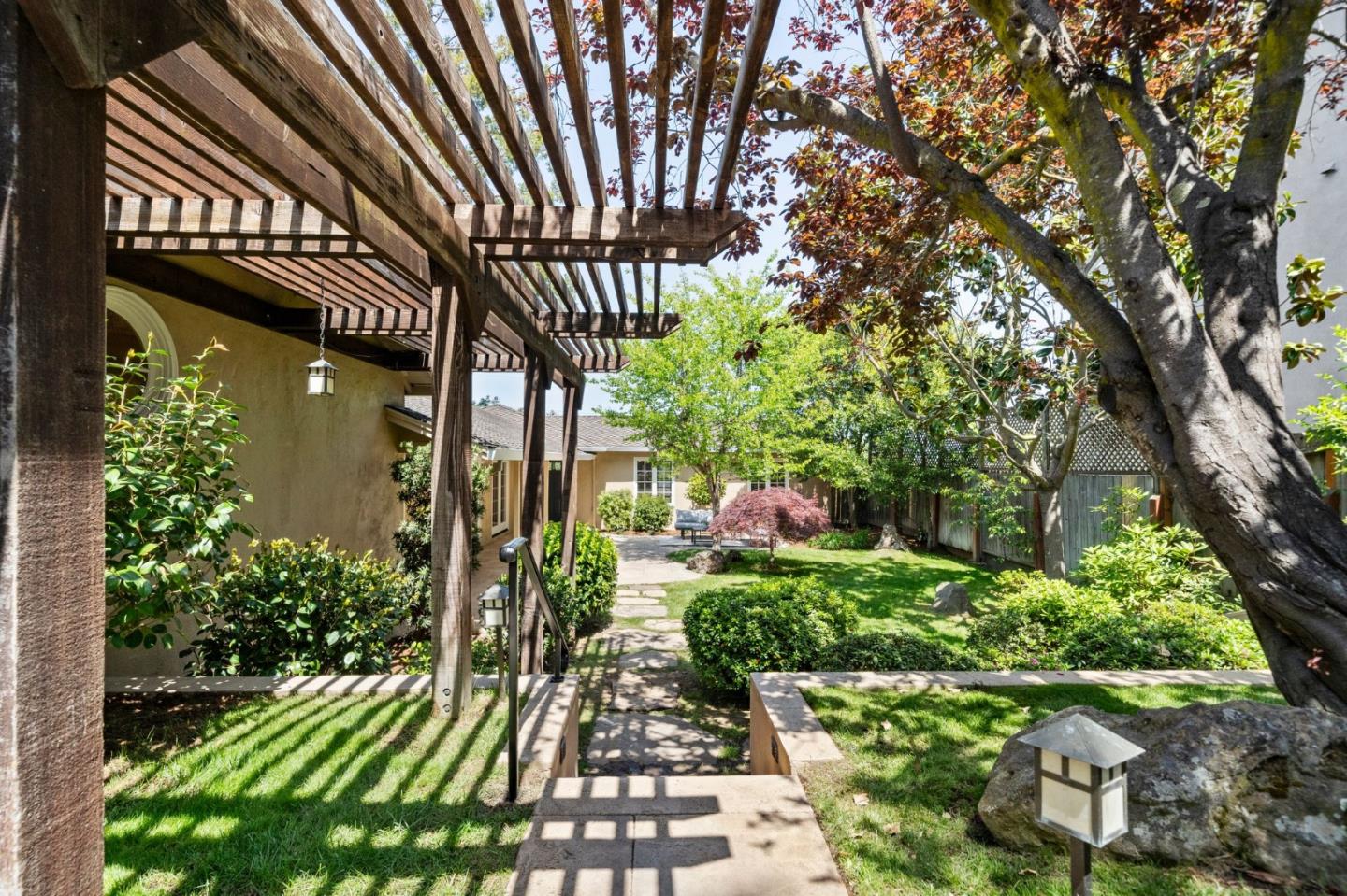 Detail Gallery Image 6 of 43 For 333 Georgetown Ave, San Mateo,  CA 94402 - 4 Beds | 3 Baths