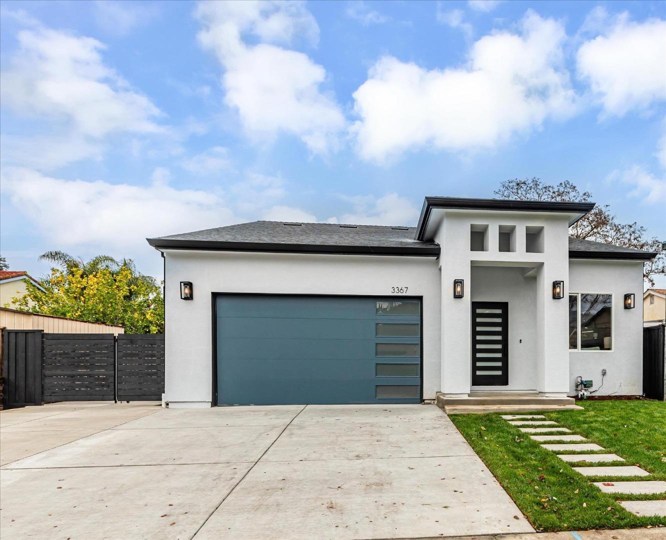 Detail Gallery Image 2 of 31 For 3367 Brigadoon Way, San Jose,  CA 95121 - 4 Beds | 3 Baths