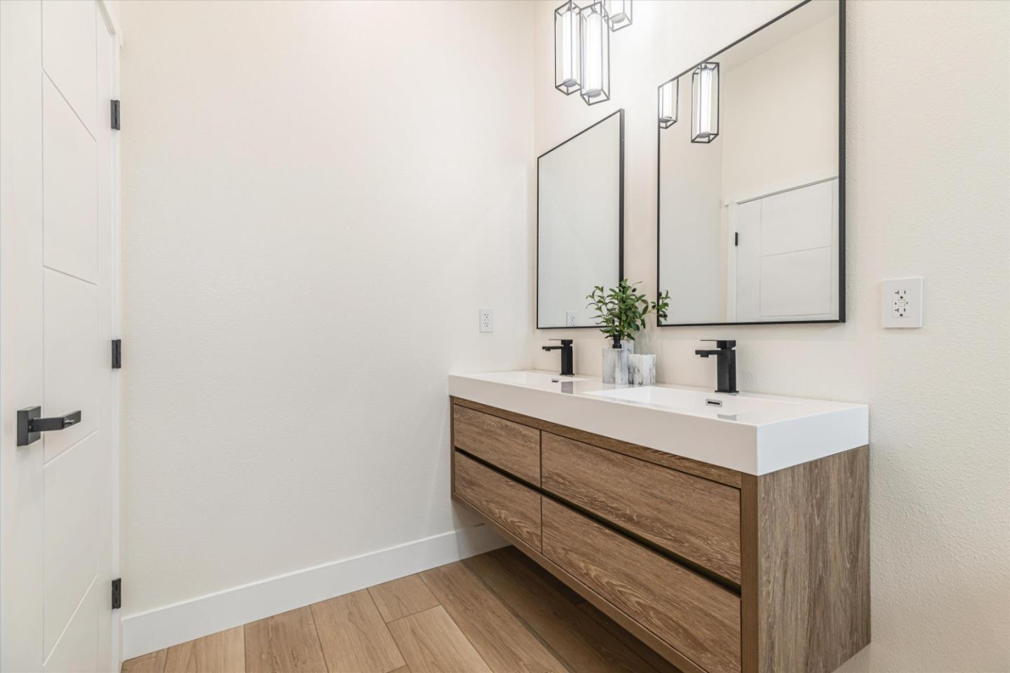 Detail Gallery Image 22 of 31 For 3367 Brigadoon Way, San Jose,  CA 95121 - 4 Beds | 3 Baths