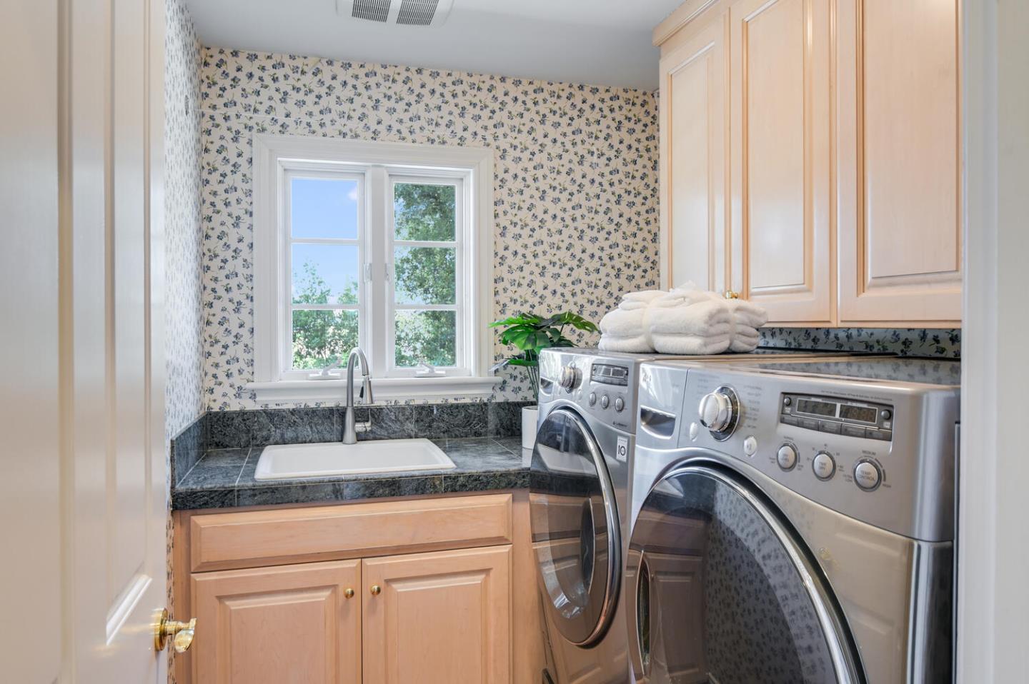 Detail Gallery Image 33 of 38 For 681 San Juan St, Stanford,  CA 94305 - 4 Beds | 4/1 Baths